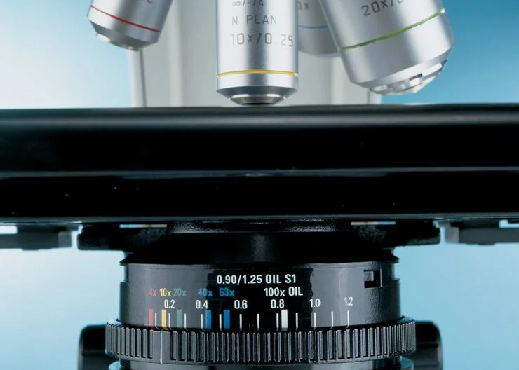 kinh hien vi leica dm1000 led